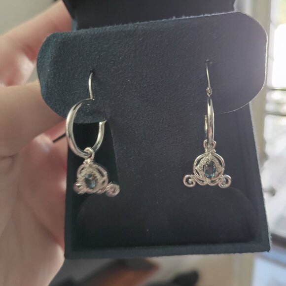 Beautiful Disney enchanted Cinderella sapphire carriage earrings - Picture 4 of 4
